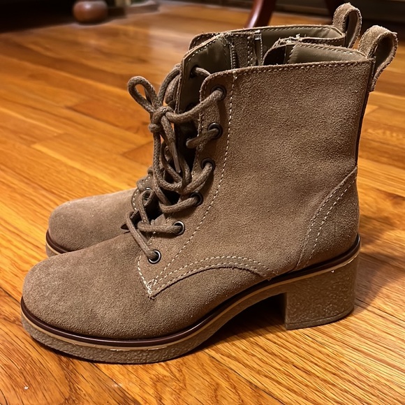 Waterproof boots - Picture 2 of 5